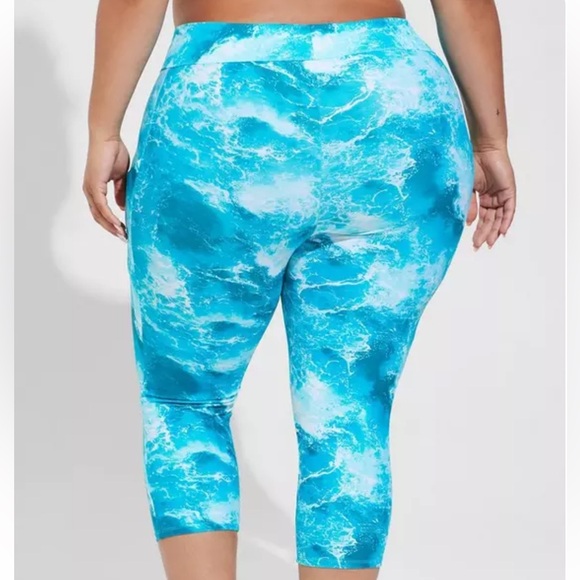 Torrid High-Rise Pocket Capri Swim Legging 5X - Picture 3 of 7